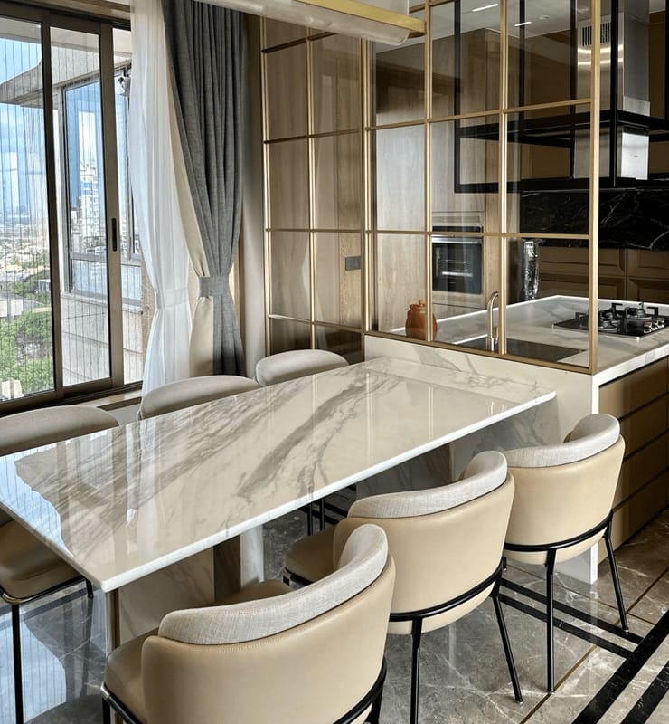 Modern dining room interior design by Vaarahi Interiors